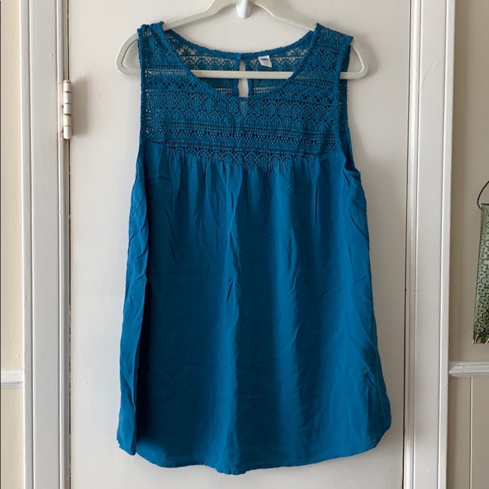 Sleeveless blouse.